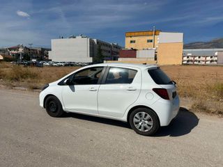 Toyota Yaris 2016 1.5 HYBRID-thumb-1