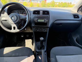 Volkswagen Polo 2011-thumb-12