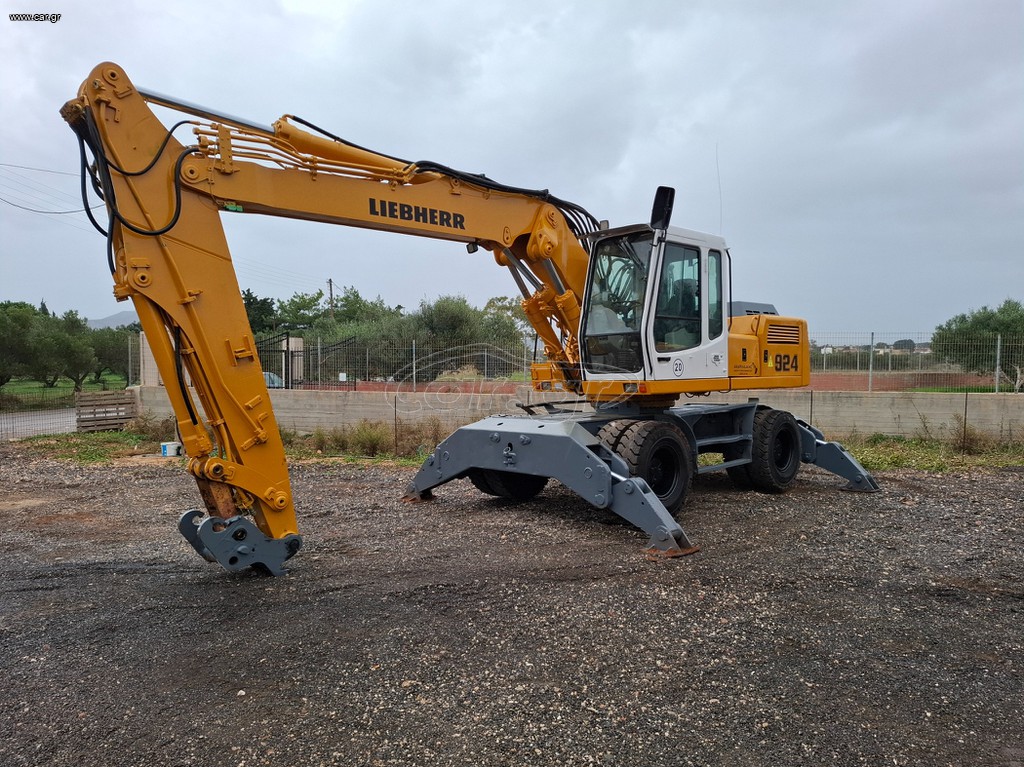 Εκσκαφέας Με Λάστιχα Liebherr 2000 924