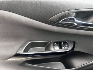 Opel Corsa 2016-thumb-12