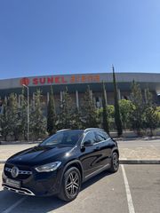 Mercedes-Benz GLA 180 2022-thumb-1