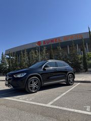Mercedes-Benz GLA 180 2022-thumb-2