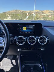 Mercedes-Benz GLA 180 2022-thumb-7