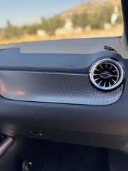 Mercedes-Benz GLA 180 2022-thumb-14