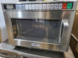 Επαγγελματικός Φούρνος Μικροκυμάτων Panasonic 1.600 W