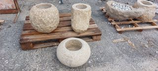 Γρανιτένιες γλάστρες κήπου σε διάφορα σχέδια