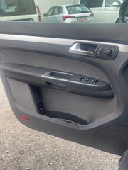 Volkswagen Touran 2011-thumb-4