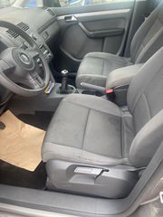 Volkswagen Touran 2011-thumb-5