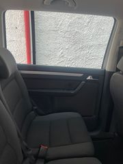 Volkswagen Touran 2011-thumb-12