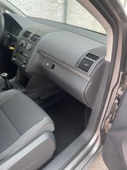 Volkswagen Touran 2011-thumb-15