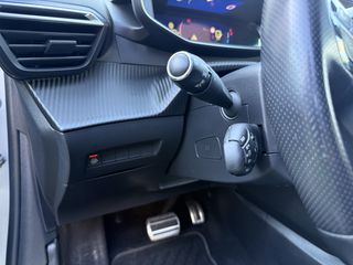 Peugeot 208 2020 GT Line / Ambient light / 136hp / 3D i-Cockpit-thumb-14