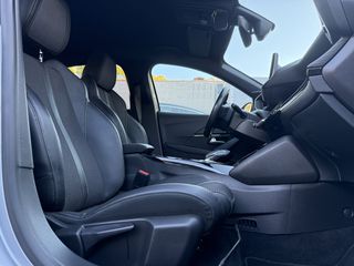 Peugeot 208 2020 GT Line / Ambient light / 136hp / 3D i-Cockpit-thumb-15