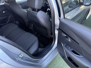 Peugeot 208 2020 GT Line / Ambient light / 136hp / 3D i-Cockpit-thumb-18