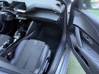 Peugeot 208 2020 GT Line / Ambient light / 136hp / 3D i-Cockpit-thumb-19