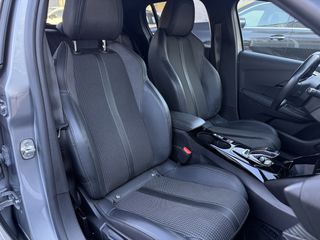 Peugeot 208 2020 GT Line / Ambient light / 136hp / 3D i-Cockpit-thumb-20