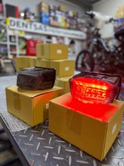 Φανάρι πίσω Stop φιμέ LED με ενσωματωμένα φλας TDM 900-thumb-2