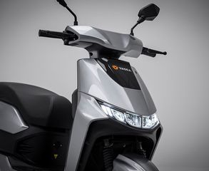 Yadea Electric Scooter 2026 T9-thumb-2
