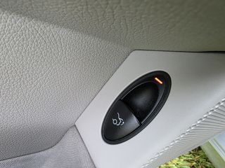 Mercedes-Benz E 200 2005-thumb-41