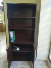 Βιβλιοθήκη _ Ραφιέρα ξύλινη.  Διαστ. (ύψος 180 x πλάτ. 79 x βάθος 35). Χρώμα καφέ σκούρο.  ΑΡΙΣΤΗ ΚΑΤΑΣΤΑΣΗ