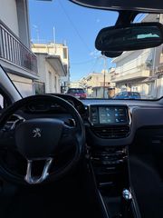 Peugeot 208 2019 1.2 PURETECH 82 ALLURE PANORAMA-thumb-8