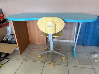 Γραφείο με Καρέκλα σε άριστη κατάσταση