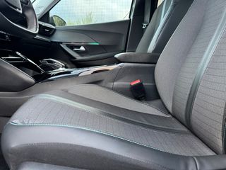 Peugeot 2008 2021 1.5 BLUEHDI 130 ALLURE EAT8-thumb-31