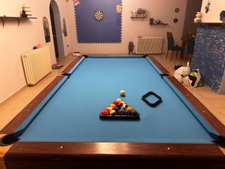 Επαγγελματικό Μπιλιάρδο με Aramith μπάλες & στέκες ανθρακόνημα – Άριστη Κατάσταση – 2.500€