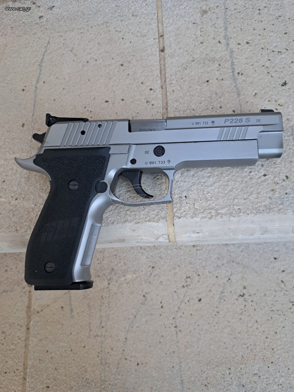 Σκοπευτικά όπλα   sig sauer p 226 XFive  και Colt Python 357 magnum