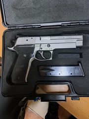 Σκοπευτικά όπλα   sig sauer p 226 XFive  και Colt Python 357 magnum-thumb-3