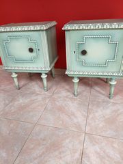 Δύο κομοδίνα πατίνα