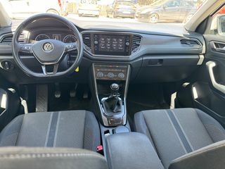 Volkswagen T-Roc 2019-thumb-8
