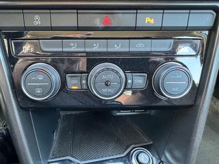 Volkswagen T-Roc 2019-thumb-10
