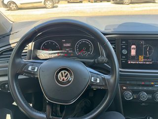 Volkswagen T-Roc 2019-thumb-12