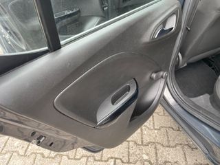 Opel Corsa 2016-thumb-14