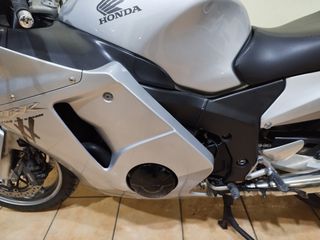 Honda CBR 1100 XX Super Blackbird 2006-thumb-11