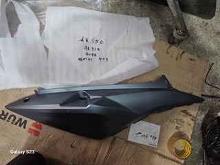 Kymco AK550 δεξιά ουρά