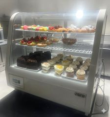 ΨΥΓΕΙΟ ΒΙΤΡΙΝΑ ΕΠΙΤΡΑΠΕΖΙΑ ΣΥΝΤΉΡΗΣΗ