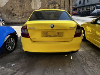 Skoda Rapid 2014-thumb-4