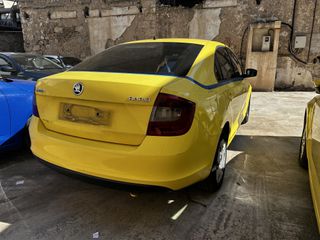Skoda Rapid 2014-thumb-5