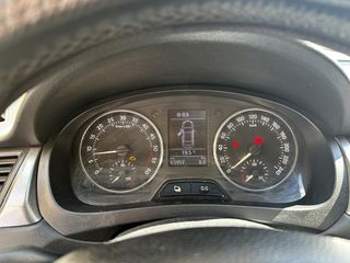 Skoda Rapid 2014-thumb-13