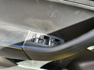 Skoda Rapid 2014-thumb-14
