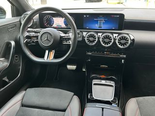 Mercedes-Benz A 250 2024 e AMG Plug in Hybrid 8G-DCT-thumb-19