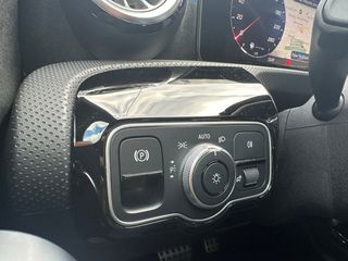 Mercedes-Benz A 250 2024 e AMG Plug in Hybrid 8G-DCT-thumb-32