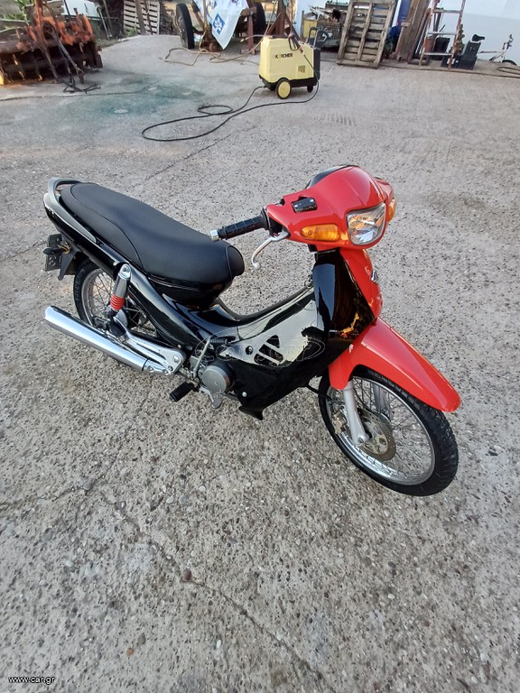 Modenas Kriss II 2004