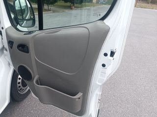 Opel Vivaro 2013-thumb-4