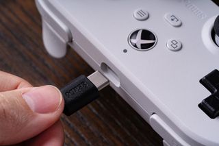 8BitDo - Pro Wired Gamepad 2 - Xbox (White) / Xbox Series X-thumb-3
