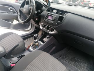 Kia Rio 2014 1.4 CRDI SPIRIT-thumb-8