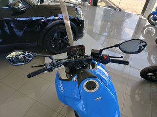 Suzuki GSX 8S 2025-thumb-4