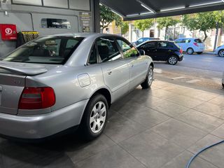 Audi A4 1998-thumb-9
