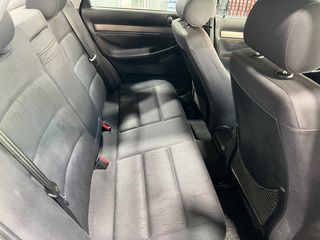 Audi A4 1998-thumb-16